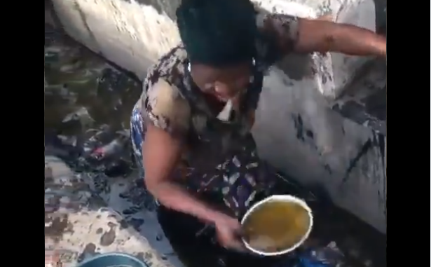 Scooping-groundnut-oil