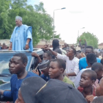Huge Crowd Welcomes Defence Minister Bad