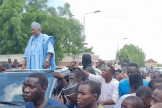 Huge Crowd Welcomes Defence Minister Bad