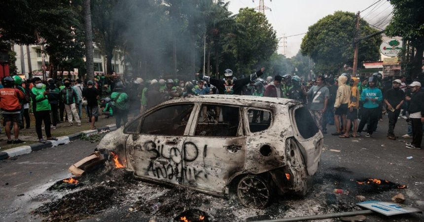 Indonesia Protest Fire Kills 3 in Makassar City Council Buil