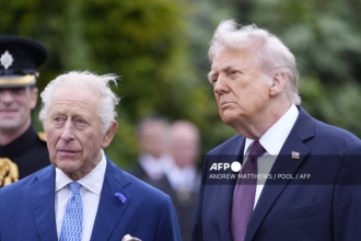 Britain’s King Charles III (L) and US President Donald Trump (R) speak to military personnel following a Beating Retreat military ceremony on the East Lawn at Windsor Castle, in Windsor, on September 17, 2025, during the US President’s second State Visit. US President Donald Trump arrived in Britain for an unprecedented second State Visit, with the UK government rolling out a royal red carpet welcome to win over the mercurial leader. (Photo by Andrew Matthews / POOL / AFP)