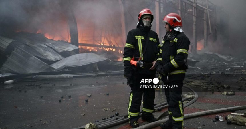 Russian strikes on Ukraine kill four, injure 20